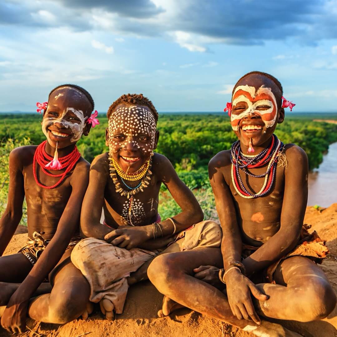 Giovani ragazzi della tribù Karo, Etiopia, Africa
