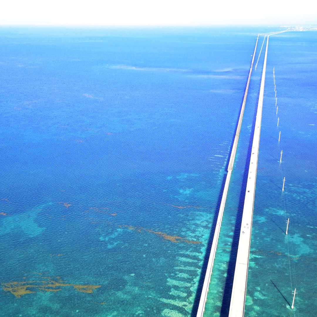 El camino sobre los Cayos de Florida hasta Key West