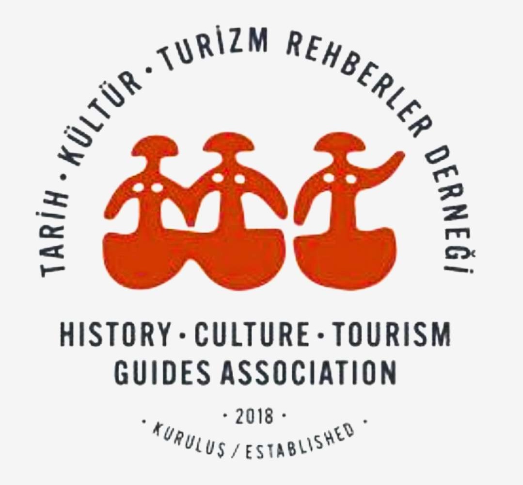 Il logo dell'Associazione delle guide turistiche, storiche, culturali e turistiche (TKTC) della Turchia