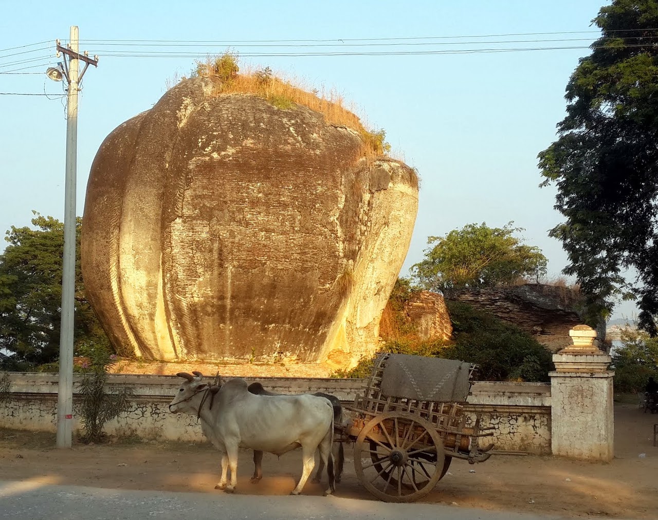 'Leoni di pietra' o Lion Rock, Mingun vicino a Mandalay in Birmania