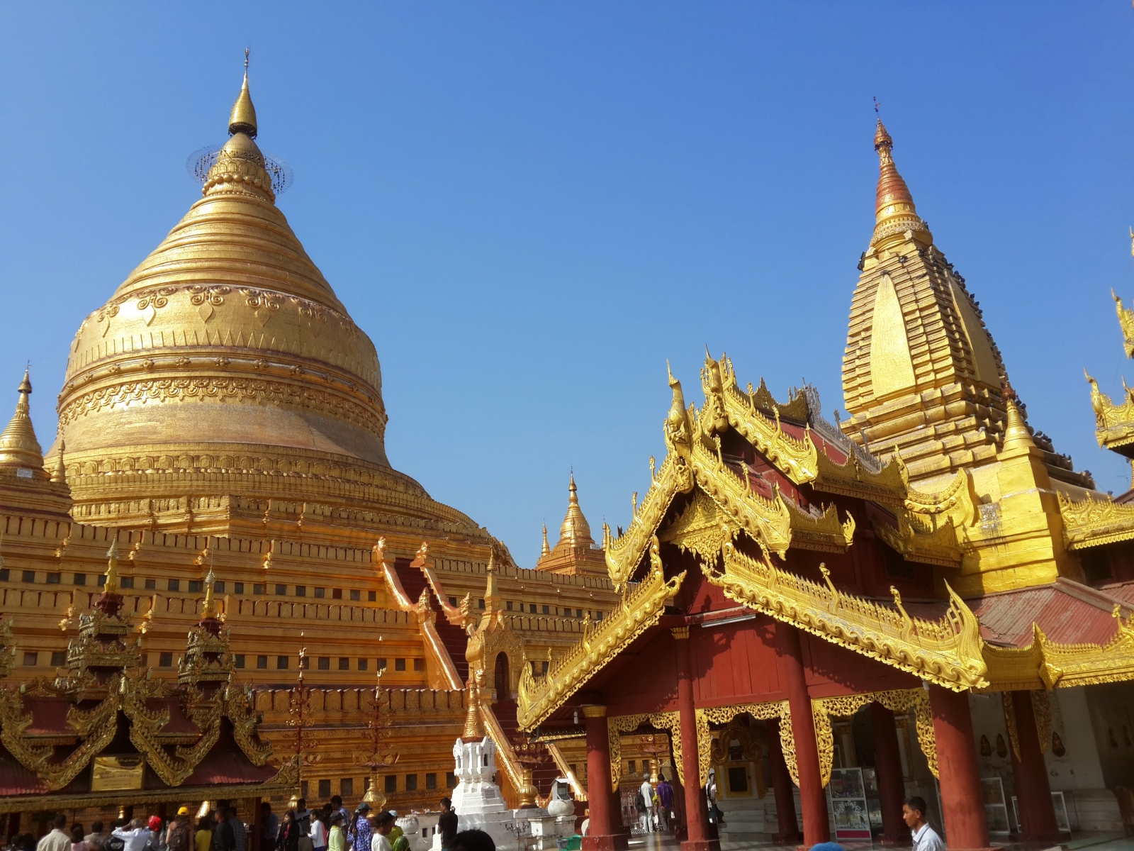 Shwezigon Pagoda in Birmania