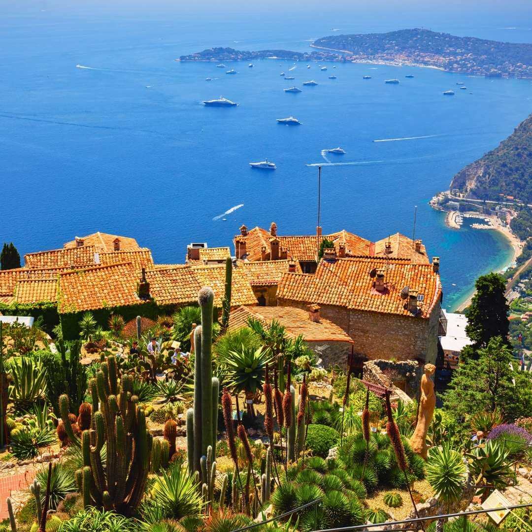 Vista de paisajes desde la cima de la montaña Eze, Niza, Francia