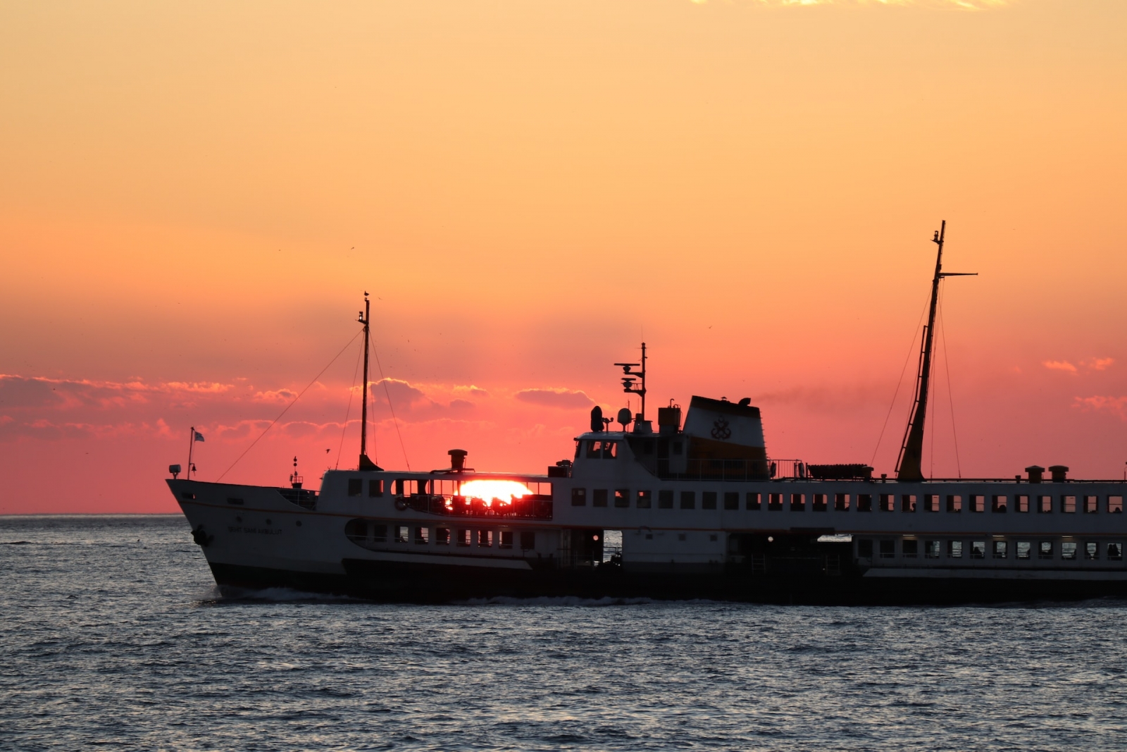 Die Einheimischen nennen es „Sunrise Ferry“...