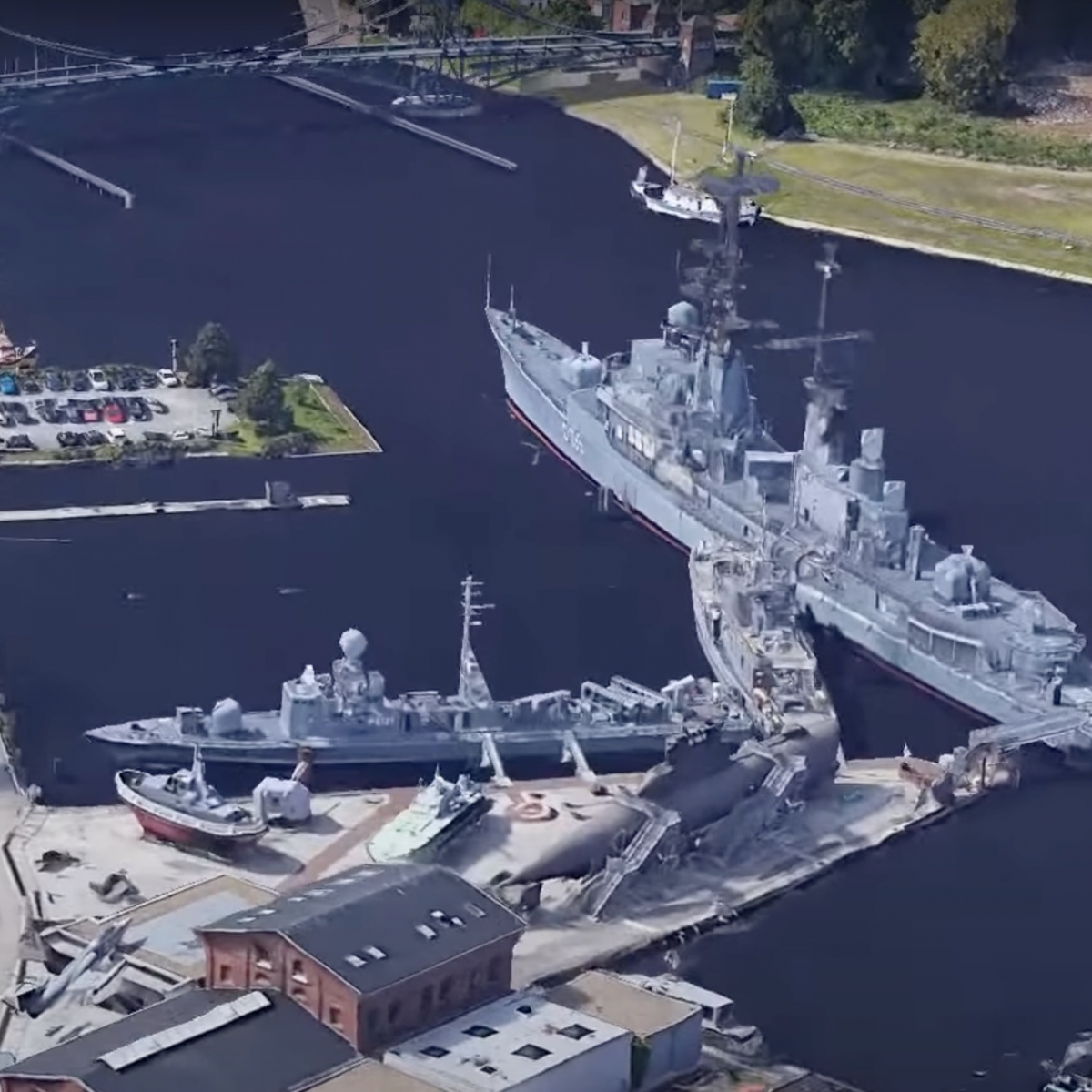 Panoramablick über den Hafen und das Schifffahrtsmuseum