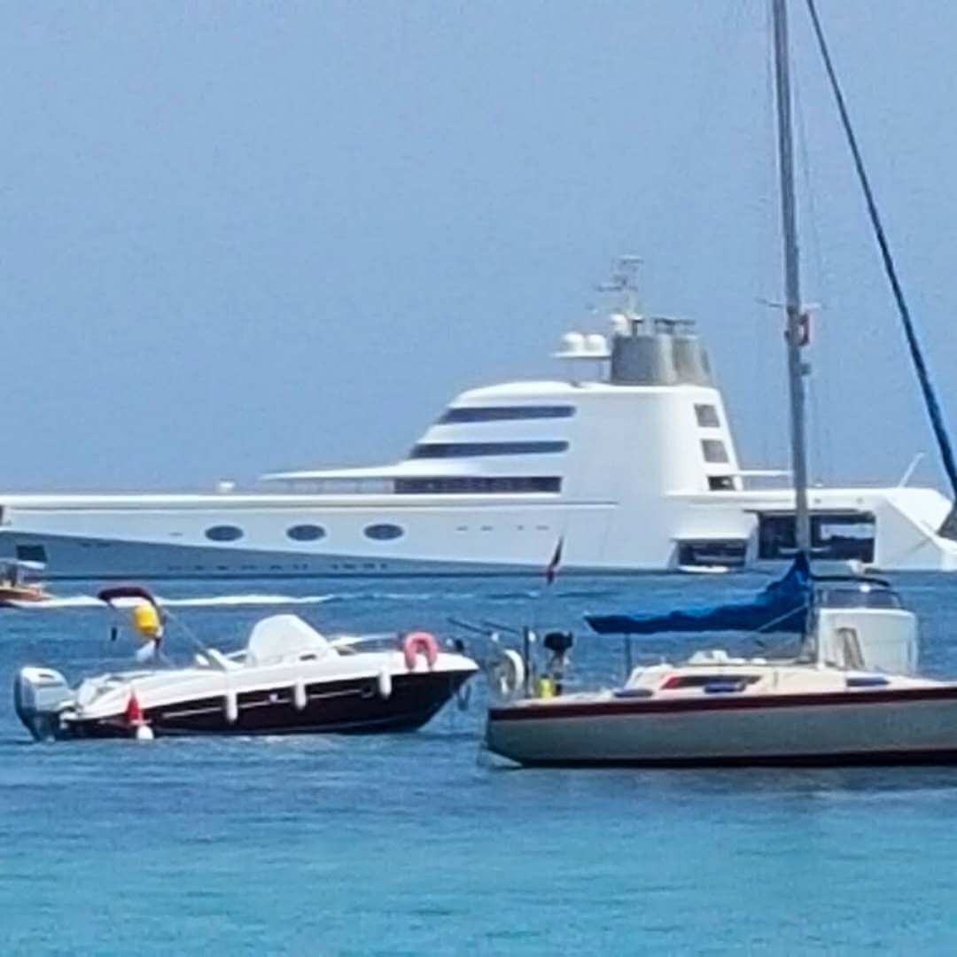 Gli yacht di lusso visitano la Costa Azzurra abbastanza spesso