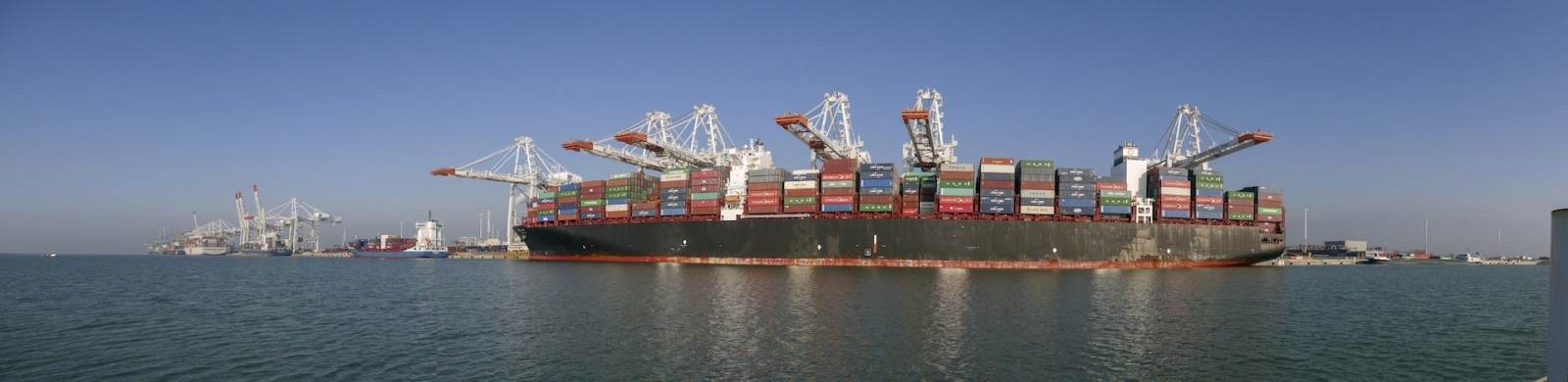 cargo-citerne au port du Havre pour mise en ligne